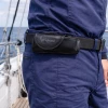 Vue port� � l'horizontal � la ceinture