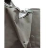 Détail fermeture pression côté Détail fermeture pression côté