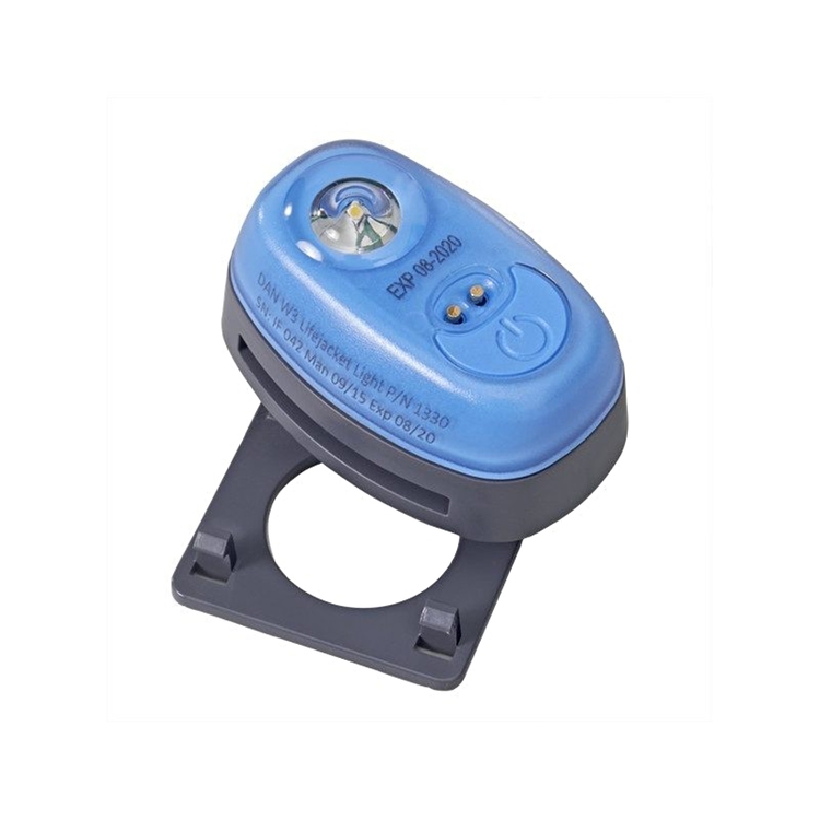 Lampe Flash LED automatique W3 SOLAS avec clip pour gilet de sauvetage par Daniamant - Plastimo